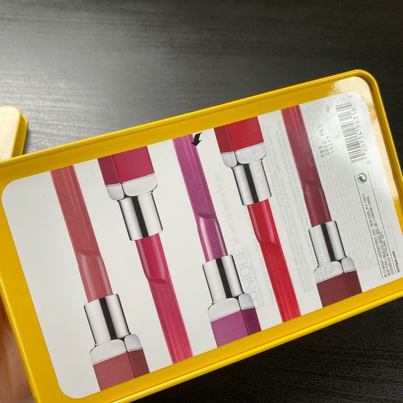 CLINIQUE TRAVEL EXCLUSIVE 5PC Lipstick gift set - Picture 4 of 6